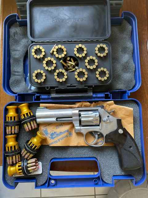 Smith &amp; Wesson 617-6 22LR 10 Shot  $800