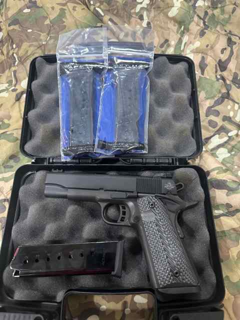 Rock Island 1911 45 acp 