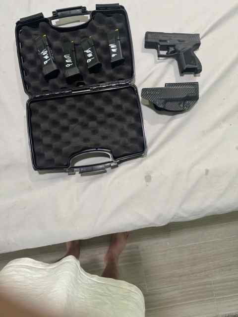 Taurus GX4 w Holster