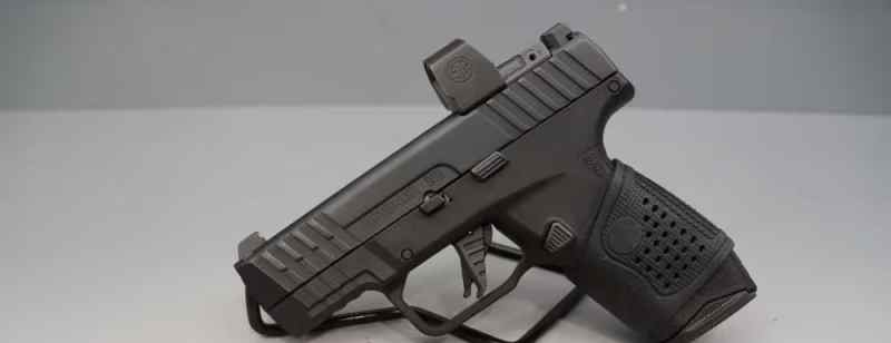 IWI Masada 9 Slim 9mm 3.4&quot; w/box &amp; optic