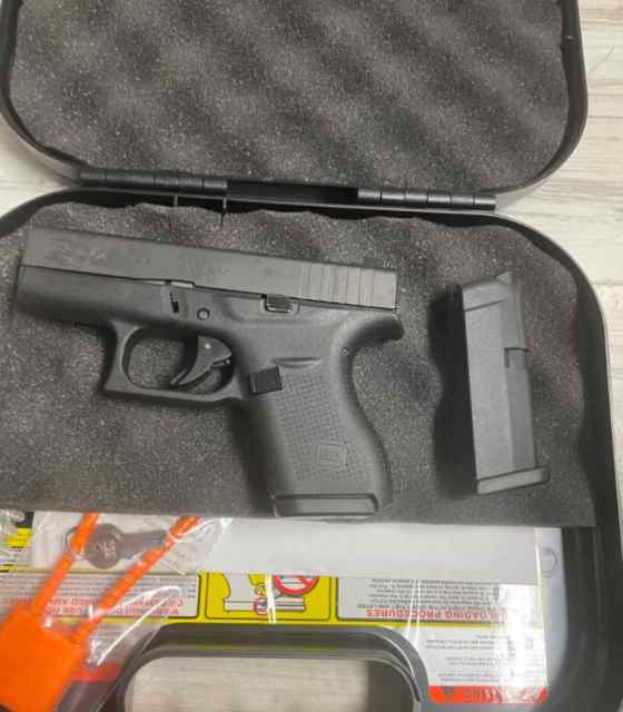 GLOCK 42 .380 PISTOL LIKE NEW