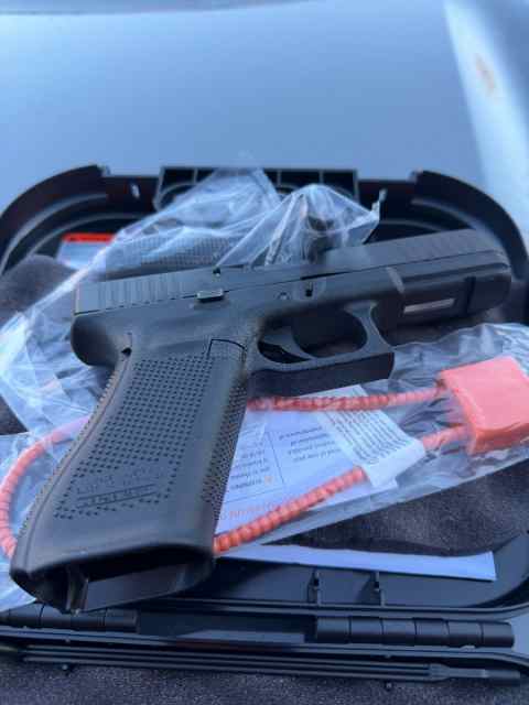 Glock 17 Gen 5 night sights 