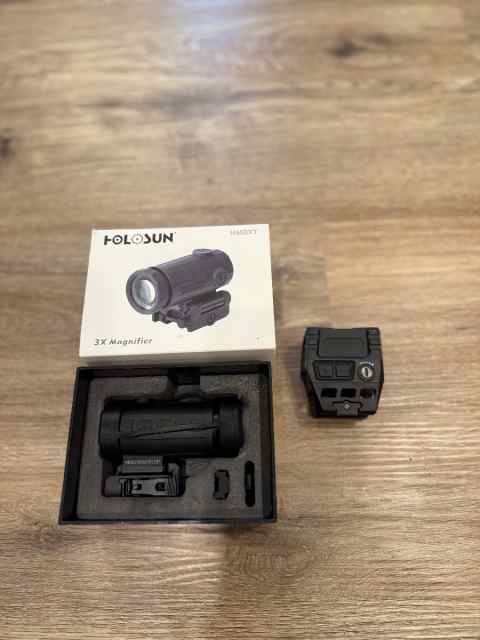 Holosun AEMS grn dot and Magnifier. 