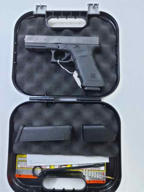 Glock 17 9x19 pistol 