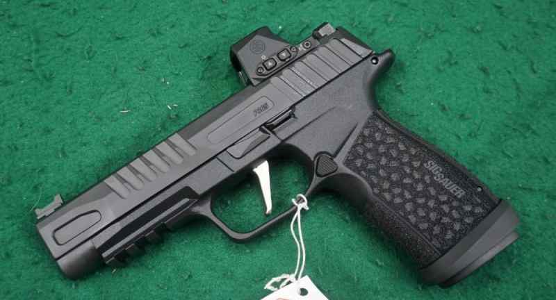 Sig Sauer P365 Fuse 9mm w/ Romeo-X Red Dot Sight