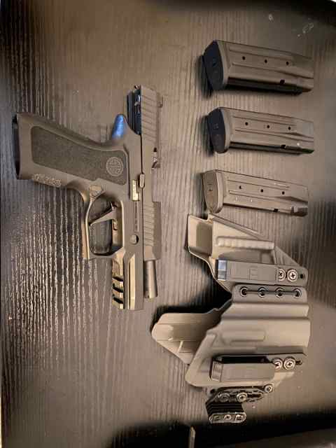 Sig P320 X-Compact w/holsters