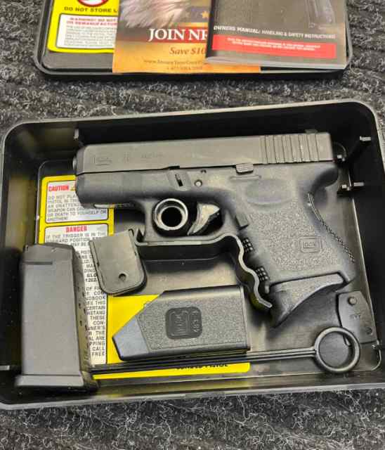 Glock 26 9mm 2 mags Case Nice