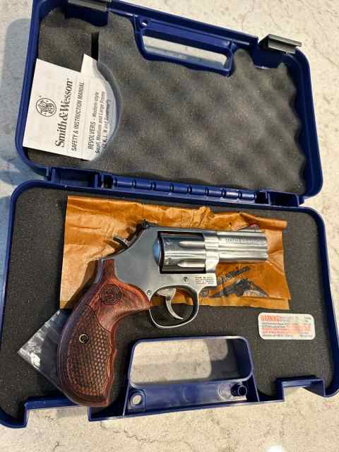 SMITH &amp; WESSON 686 Deluxe 357 Mag 3&quot; 7rd Revolver 