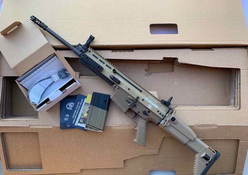 FN Scar 17s 