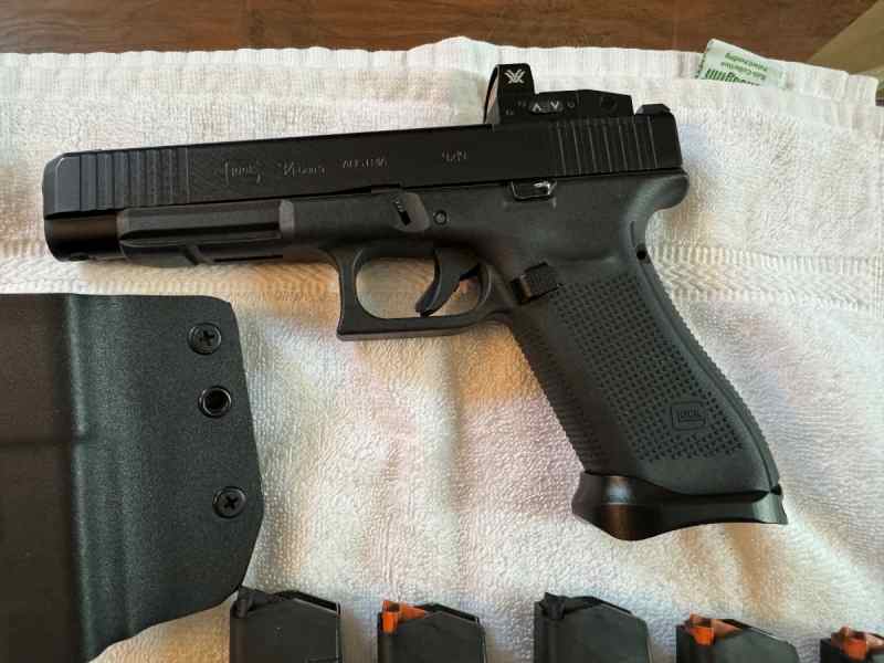 Glock 34 With extras Reduced !!