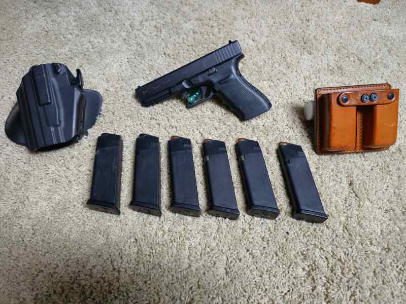 New Glock 21 Gen 4 with 6 Magazines, Holsters