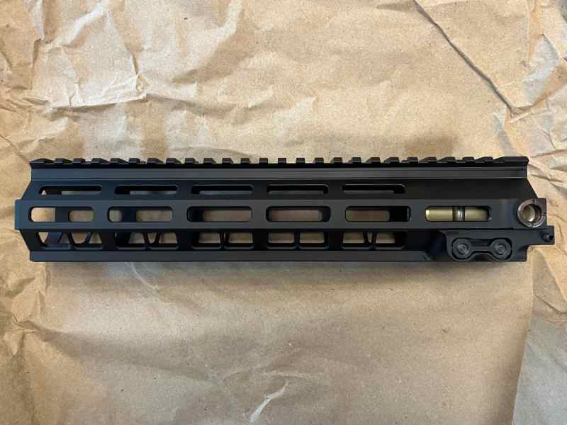 Geiselle 10.5 MK8 rail left side.jpg