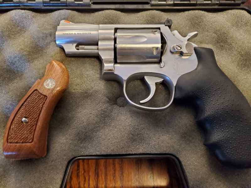 Smith &amp; Wesson Model 66 - 1