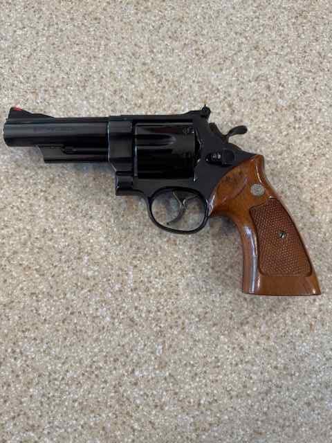 Smith and Wesson Model 29-2 44 mag. 