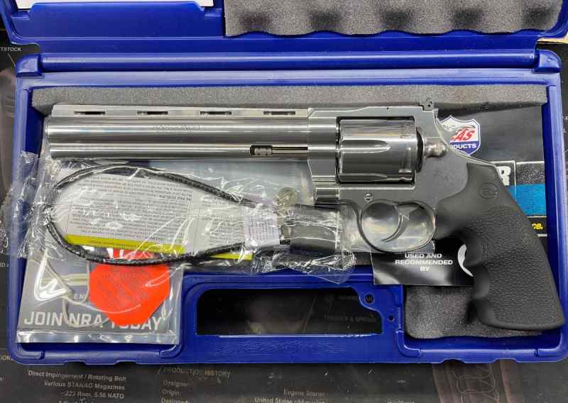 Colt Anaconda 44 Magnum.
