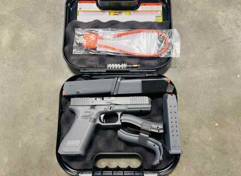 GLOCK 17 GEN 5 GRAY 9MM 4.49&quot;