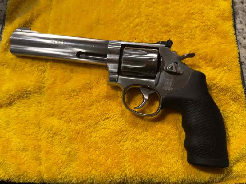 Smith &amp; Wesson 648 .22 Magnum