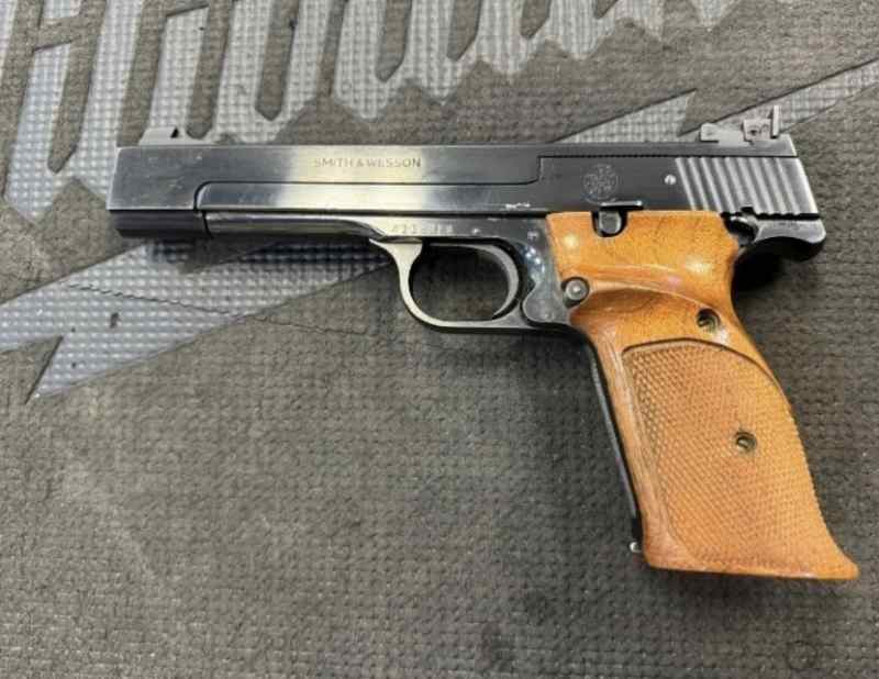 Smith &amp; Wesson Model 41 .22LR semi auto pistol