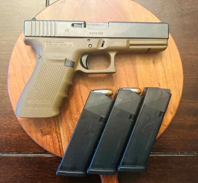 Glock 21 Gen4 45 acp in FDE