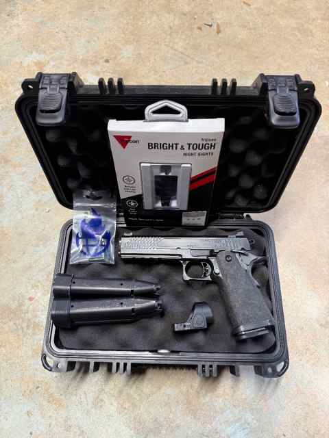 Triarc TRI-11 9mm w/ Extras