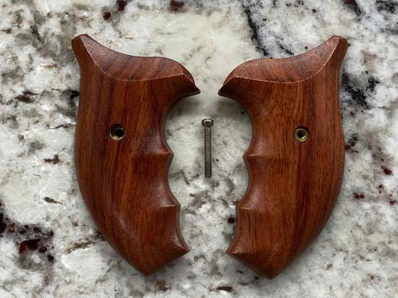 Ahrends Combat Banana Grips with Finger Grooves