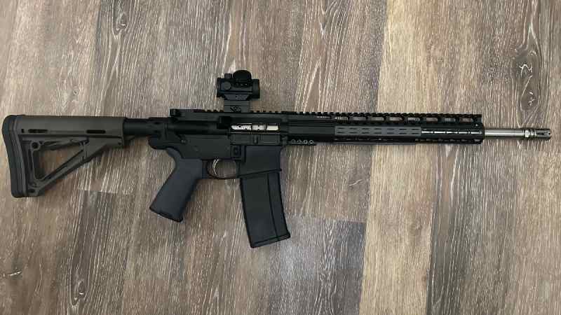 AR15 556/223 with upgrades, Red Dot and Case
