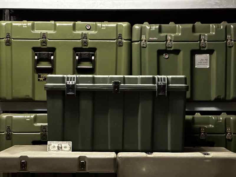 MILITARY PELICAN HARDIGG TL500I STORAGE CASE