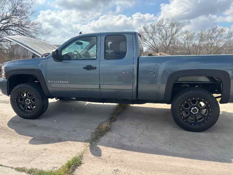 2008 Silverado only 95k miles trade 