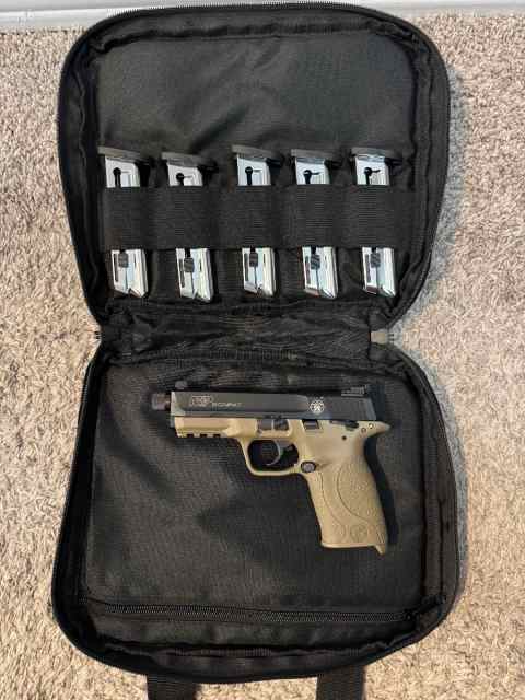 Smith &amp; Wesson MP 22 Compact Threaded Barrel