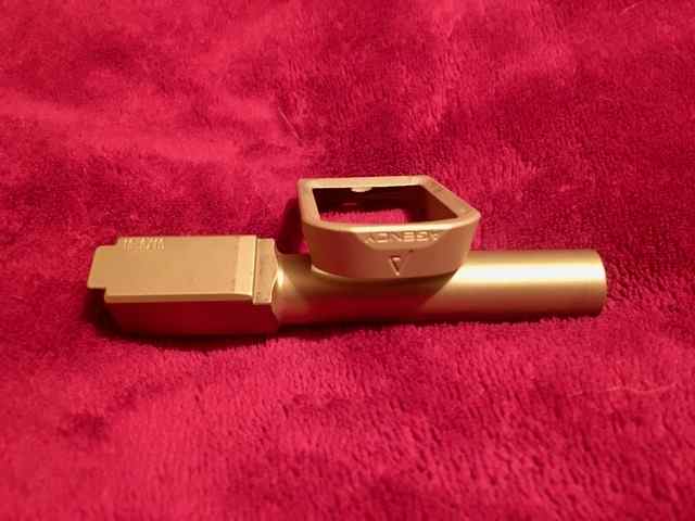 Glock 19 Gen 4 Agency MagWell / Gold TiN Barrel 