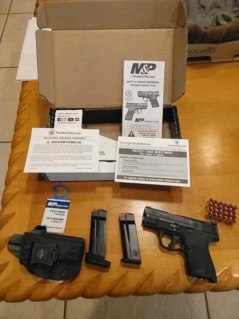 Smith &amp; Wesson M&amp;P 9 Shield Plus - like new 