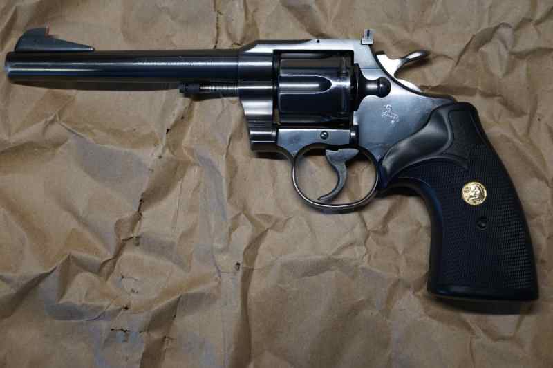 Colt Officers Model MATCH... .38 SPECIAL...